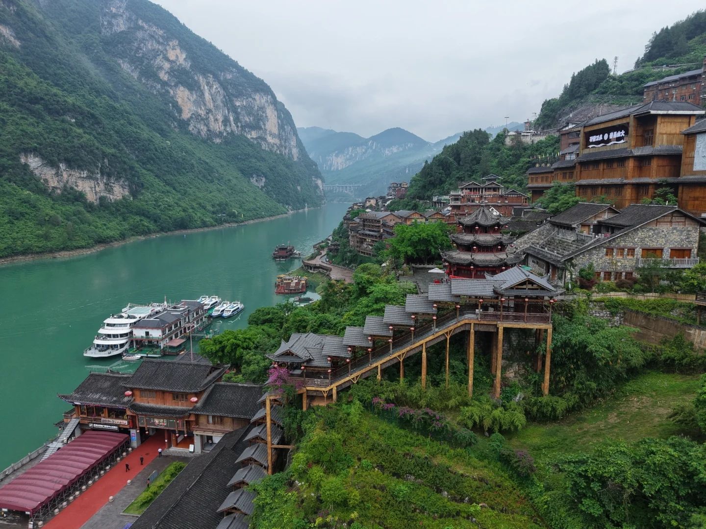 Gongtan on the Wujiang. The old town is free. The boat ticket is separate.