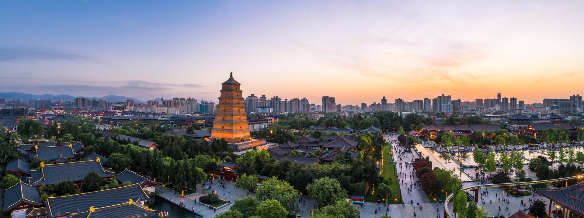 10-Day Tour: Beijing, Xi'an, Yangtze Cruise & Shanghai