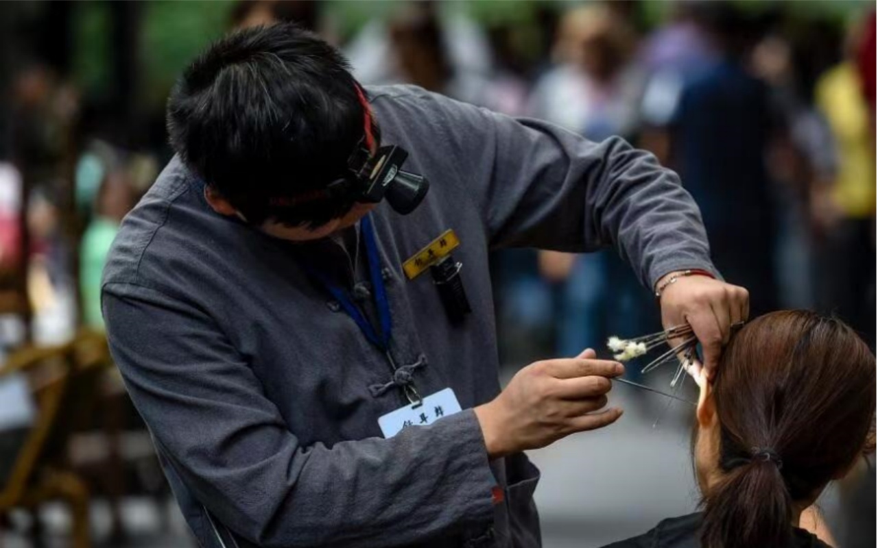 Traditional Ear Cleaning (Cai Ear) Experience