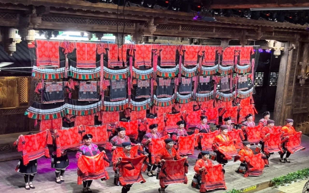 Longhair Village Cultural Tour (Huangluo)
