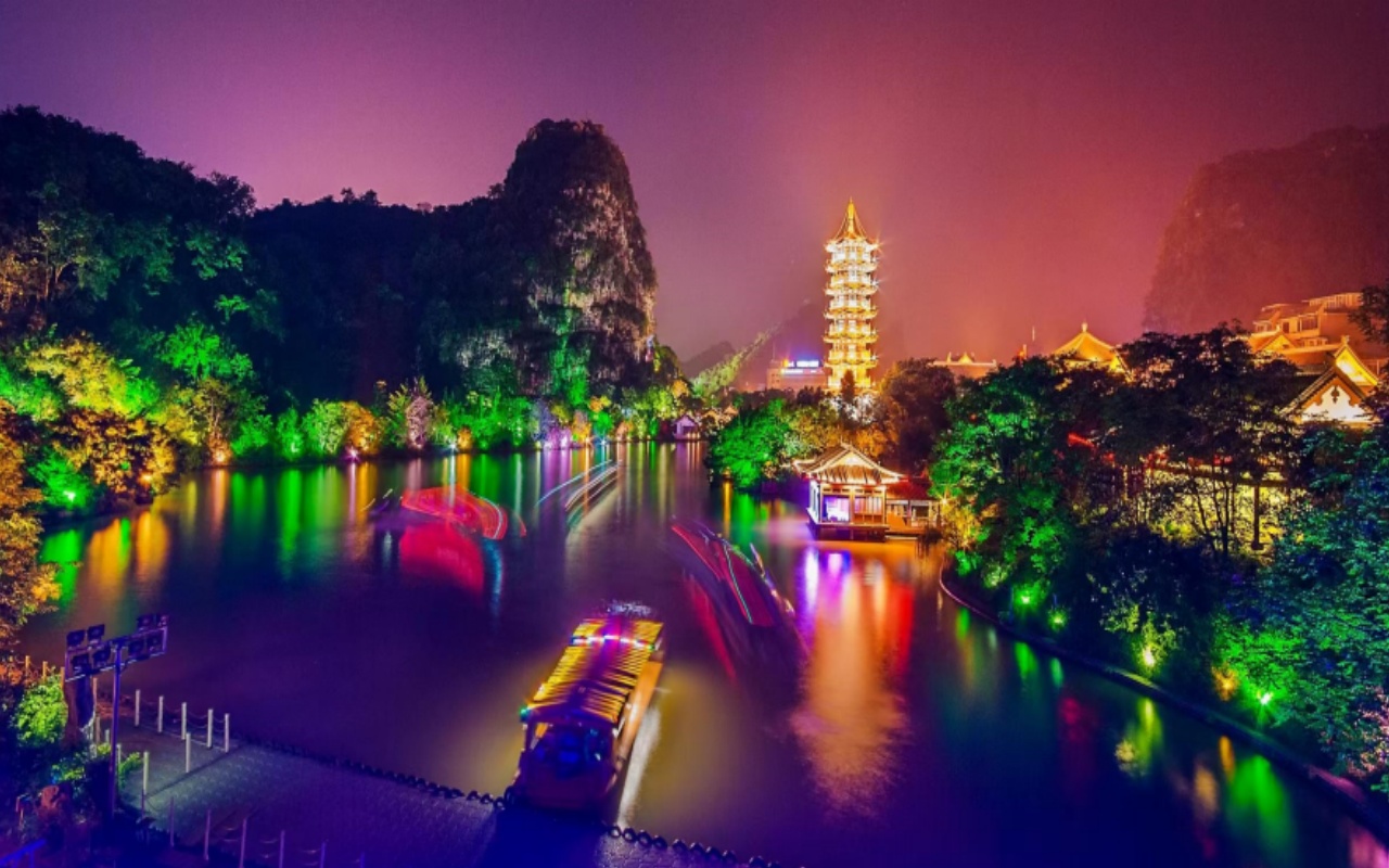 Two Rivers and Four Lakes Night Cruise