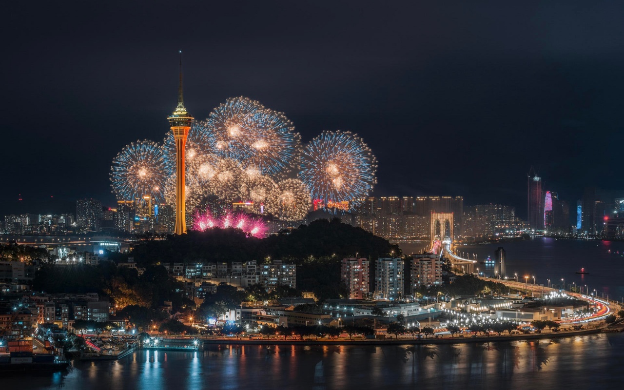 Illuminae / Resort Light & Sound Shows