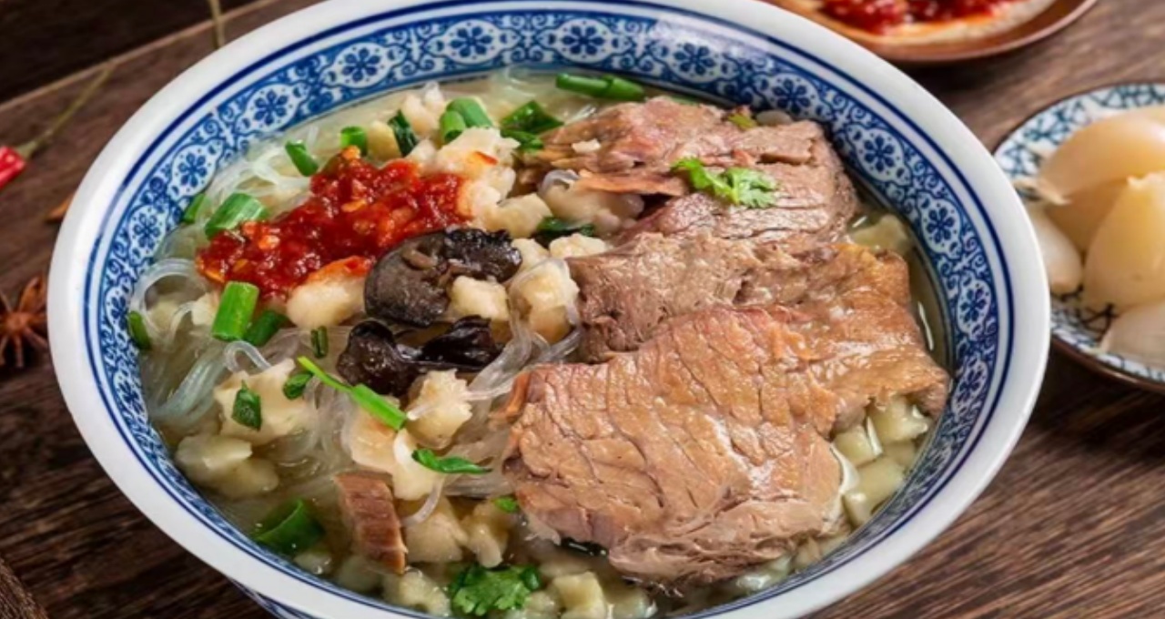 Cured Mutton Soup with Bread (Yangrou Paomo)