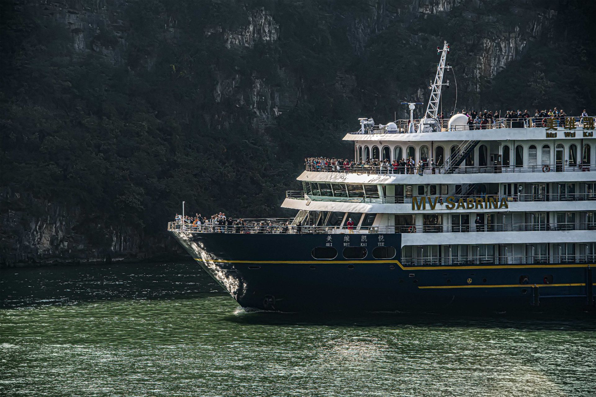 Luxury Yangtze Cruise Ships & Cabins