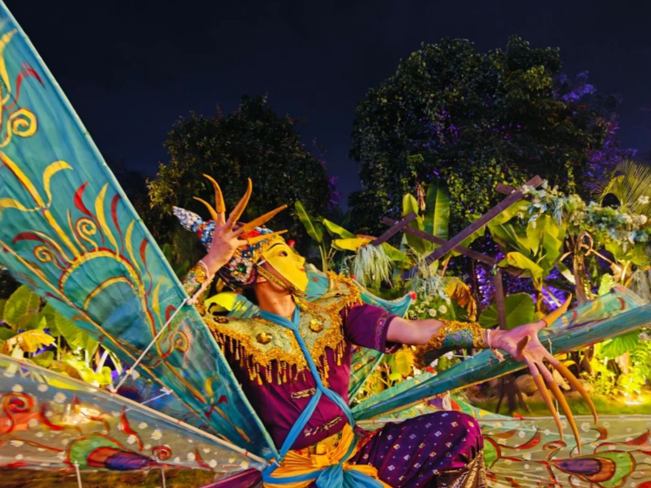 Dynamic Yunnan Dance Show