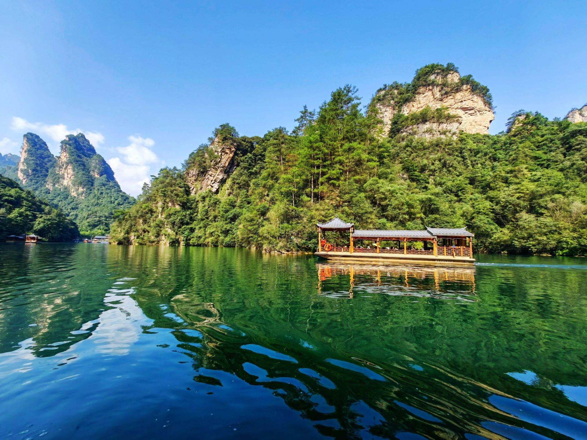 Explore waterfall towns & riverways