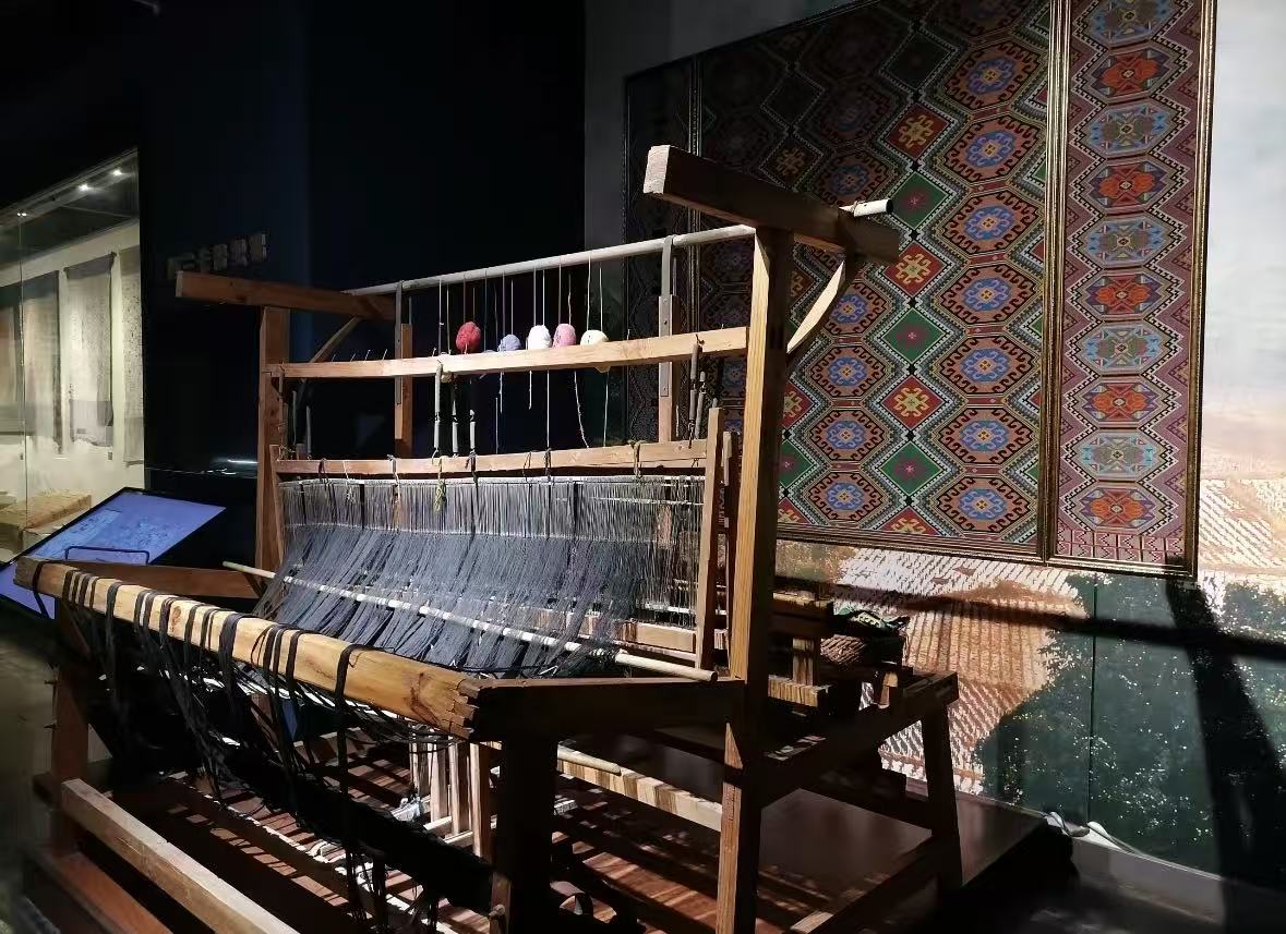 Immerse in Tujia heritage