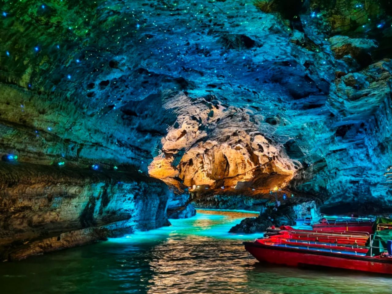 Huanglong (Yellow Dragon) Cave
