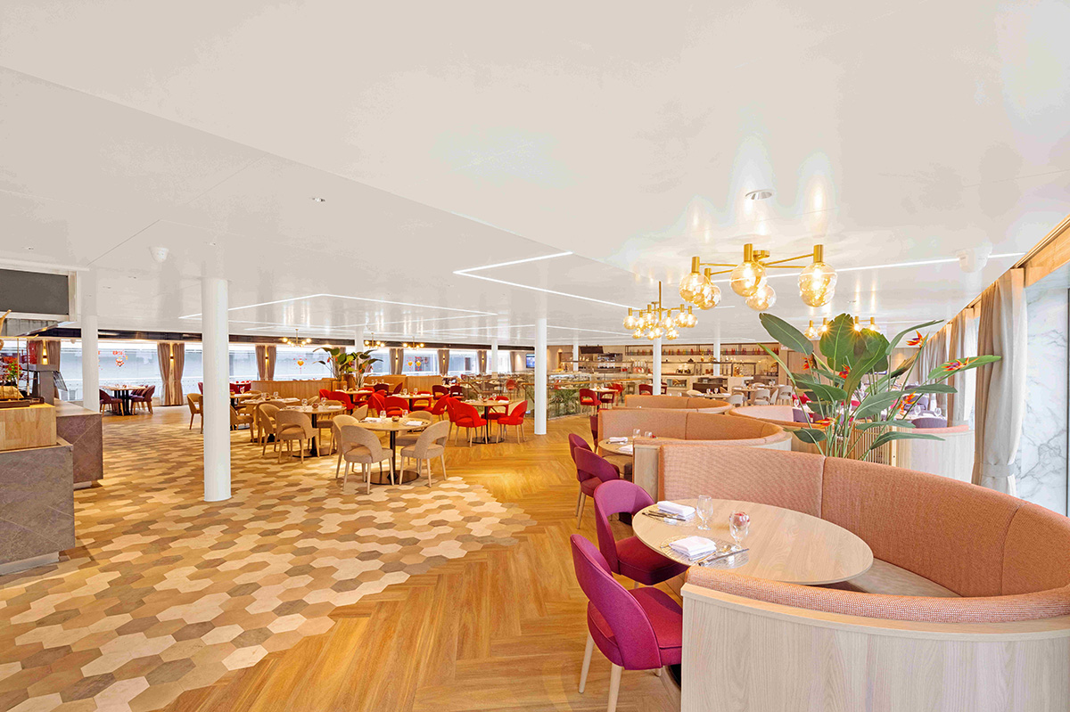 Double-deck Globe Restaurant – 3F